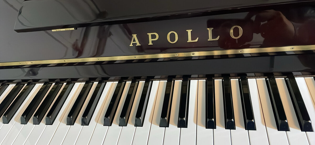 Apollo logo on the fallboard, above the keys