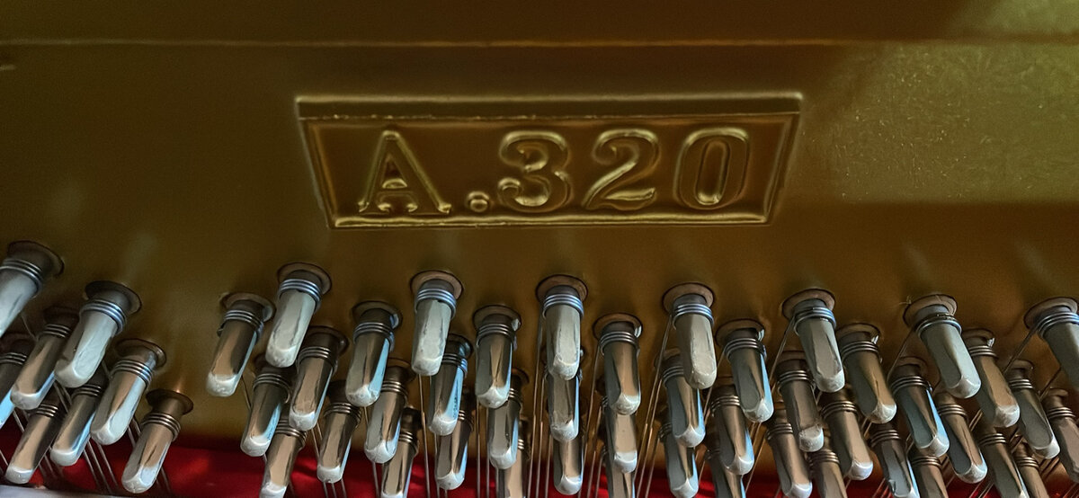 Model plate reading A.320 above the tuning pins